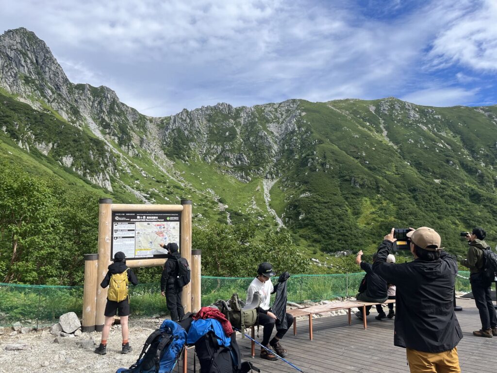 千畳敷駅付近から見た夏の千畳敷カール