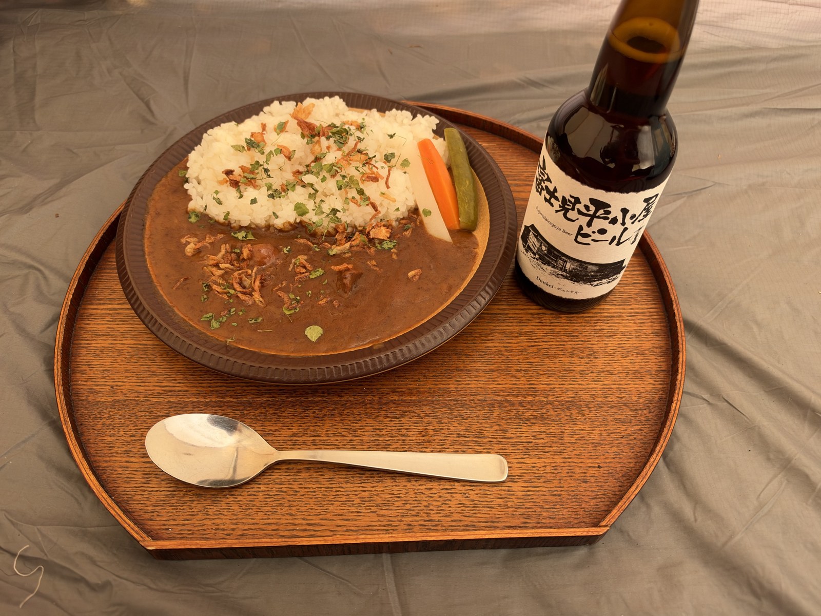 甲州ワインビーフカレーとビール